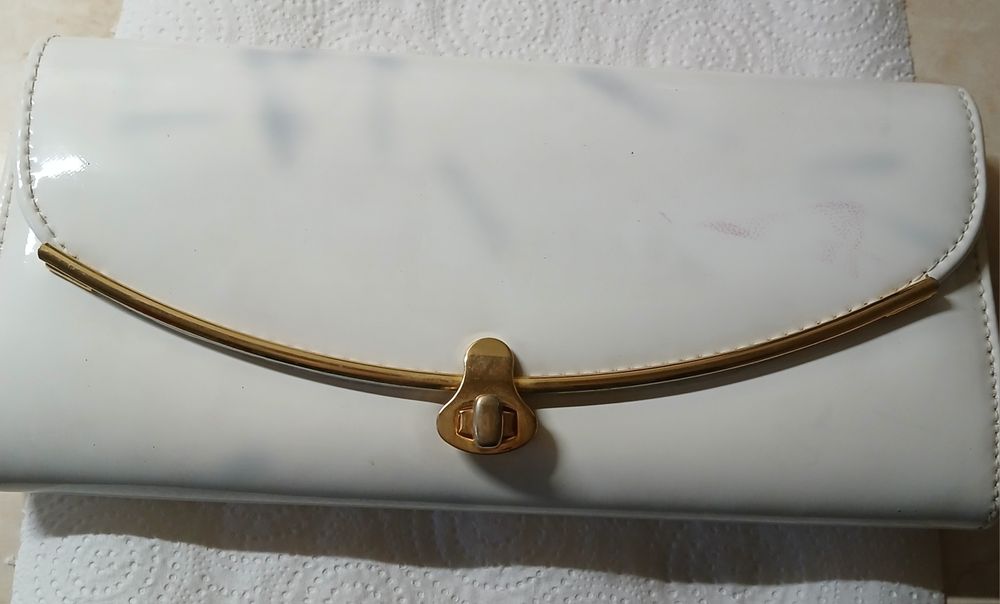 Дамско портмоне от лак