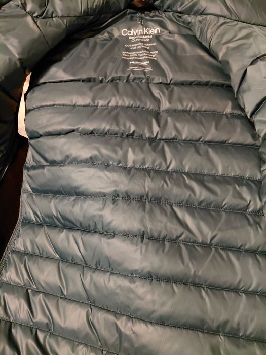 Vesta Calvin Klein noua cu eticheta