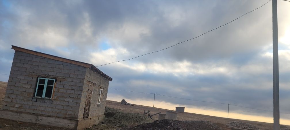 Продаётся времянка с фундаментом для большого дома