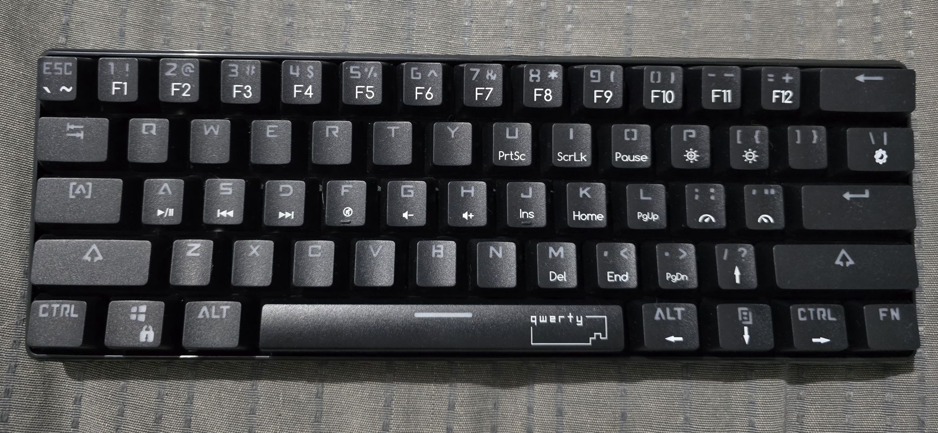 Vând Tastatura Gaming QWERTY KEY Hotswap