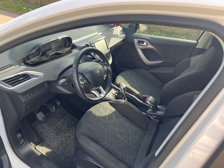 Peugeot 2016 1.2 benzină