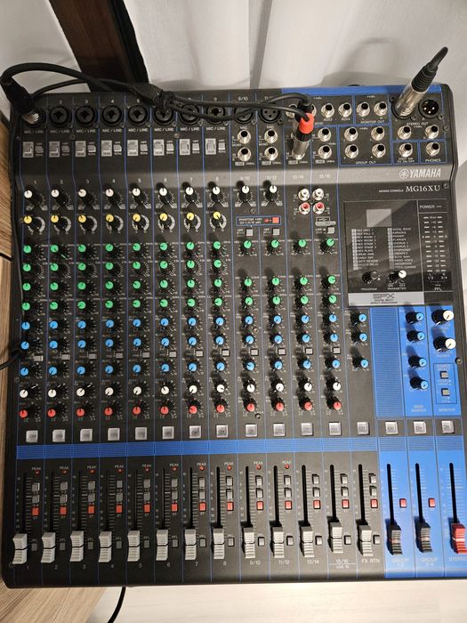 2 Boxe Yamaha DBR15 +huse originale ,Statie Yamaha MG16XU+husă!