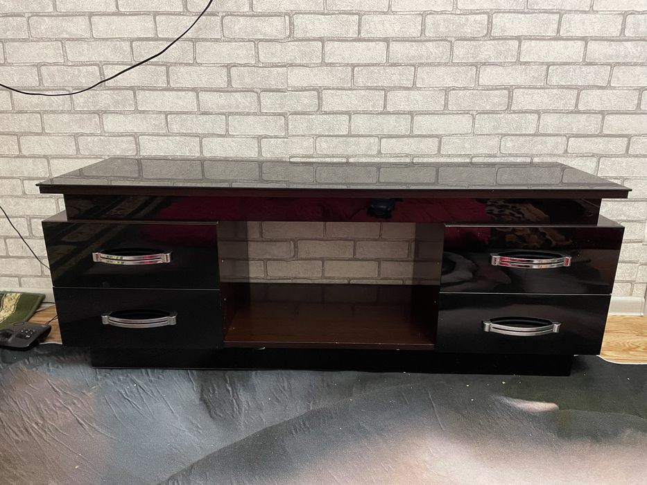 Продаётся тумба под телевизор