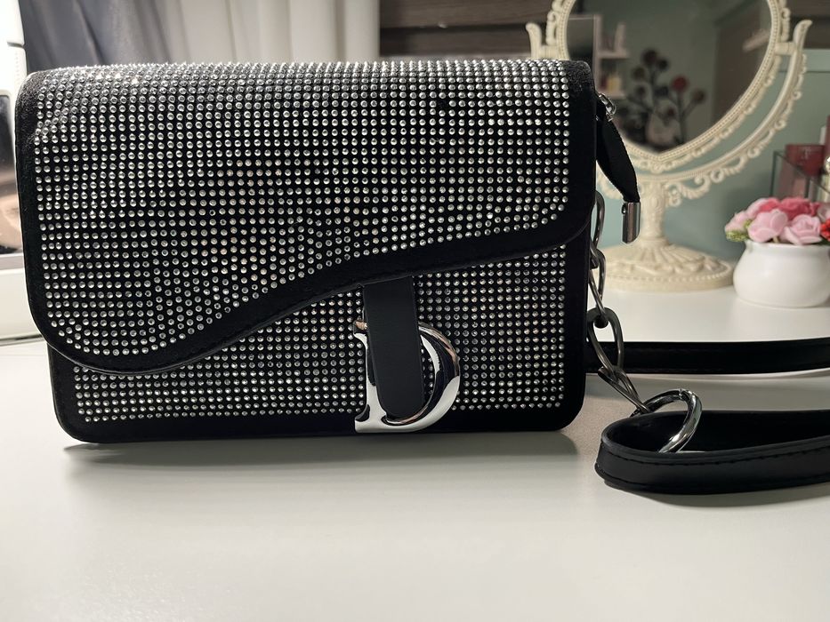 Стилна и елегантна дамска чанта! използвана, в добро състояние