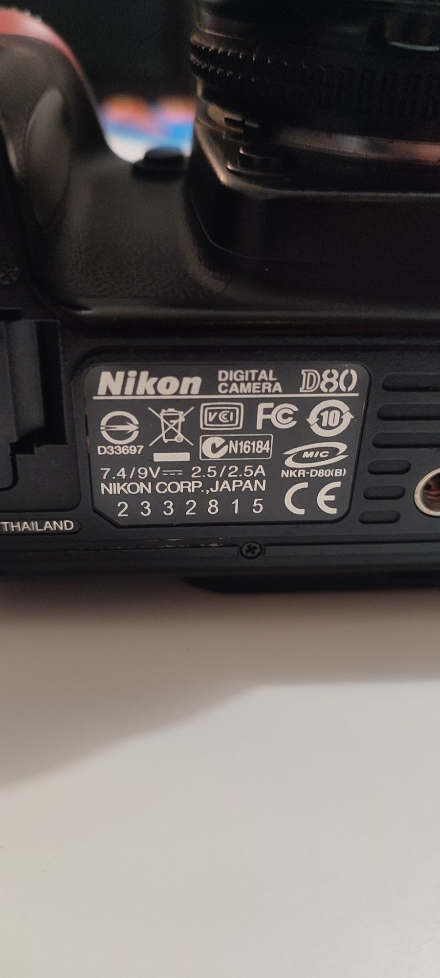 Професионален фотоапарат Nikon D80