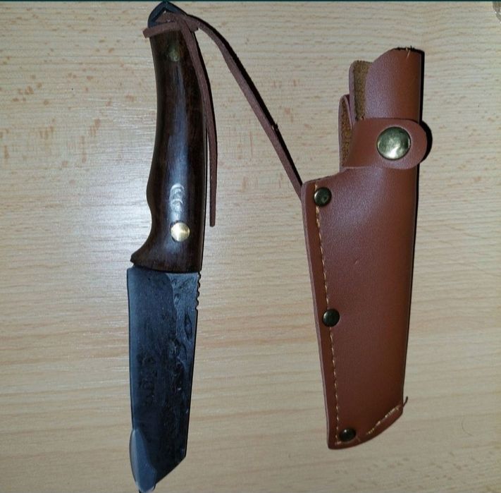 Cutit drumetie si camping