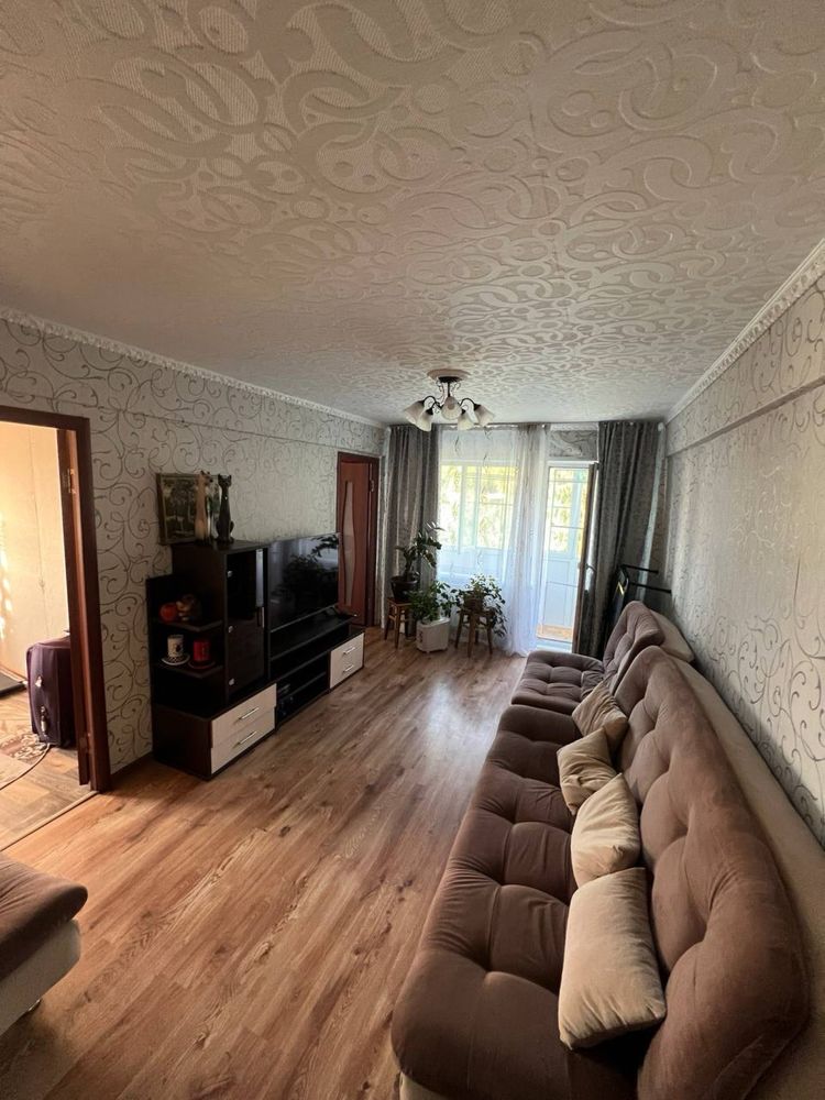 Продам 3хкомнатную квартиру на 4 районе