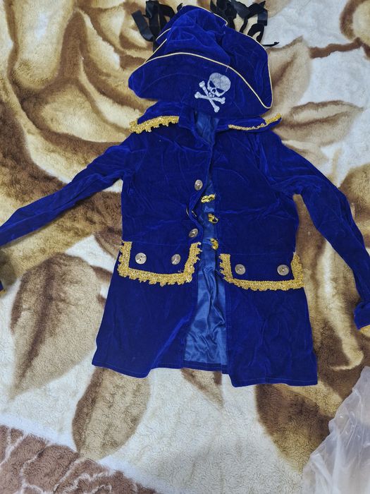 Продам новогодние косюмы робота и пирата,  национальный костюм