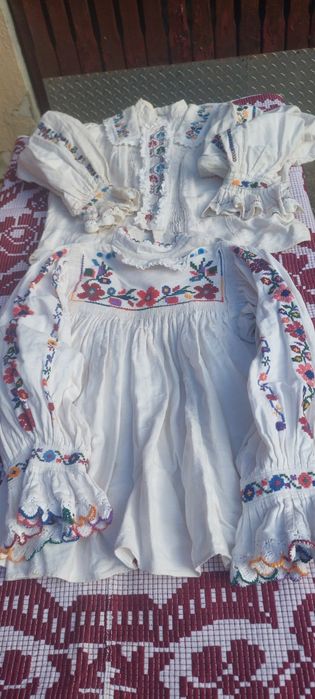 Vănd cămăși autentice tradiționale foarte vechi din Bihor.