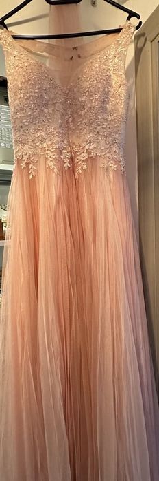 Vând rochii de seara