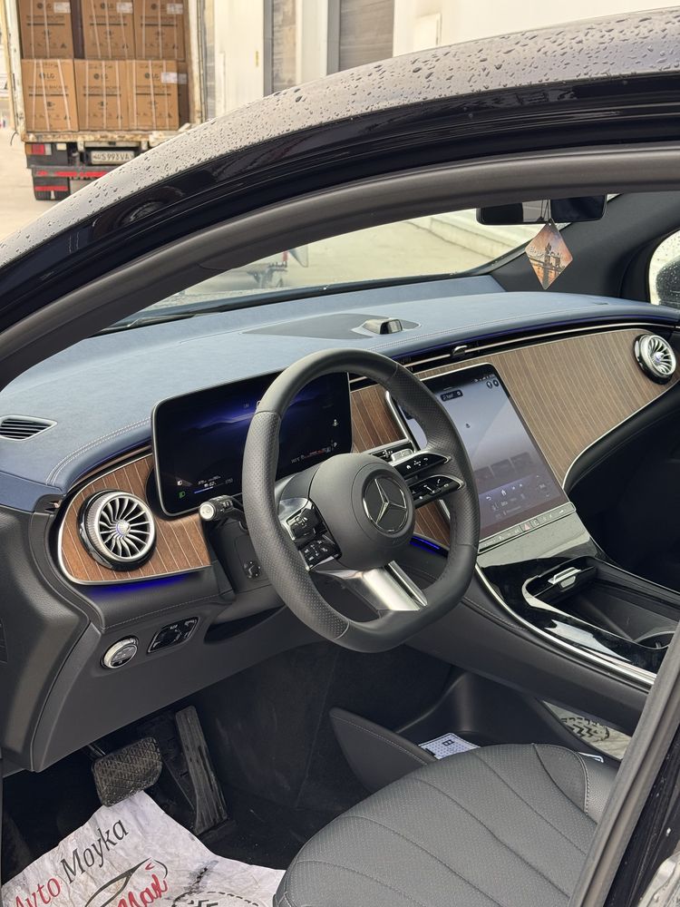 Mercedes-Benz Eqe 350 SUV 2023-Yil Moshina İdeal xolatda 11.000probeg