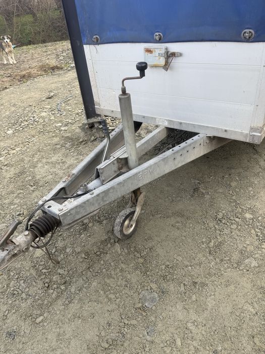 Remorcuta cu prelata