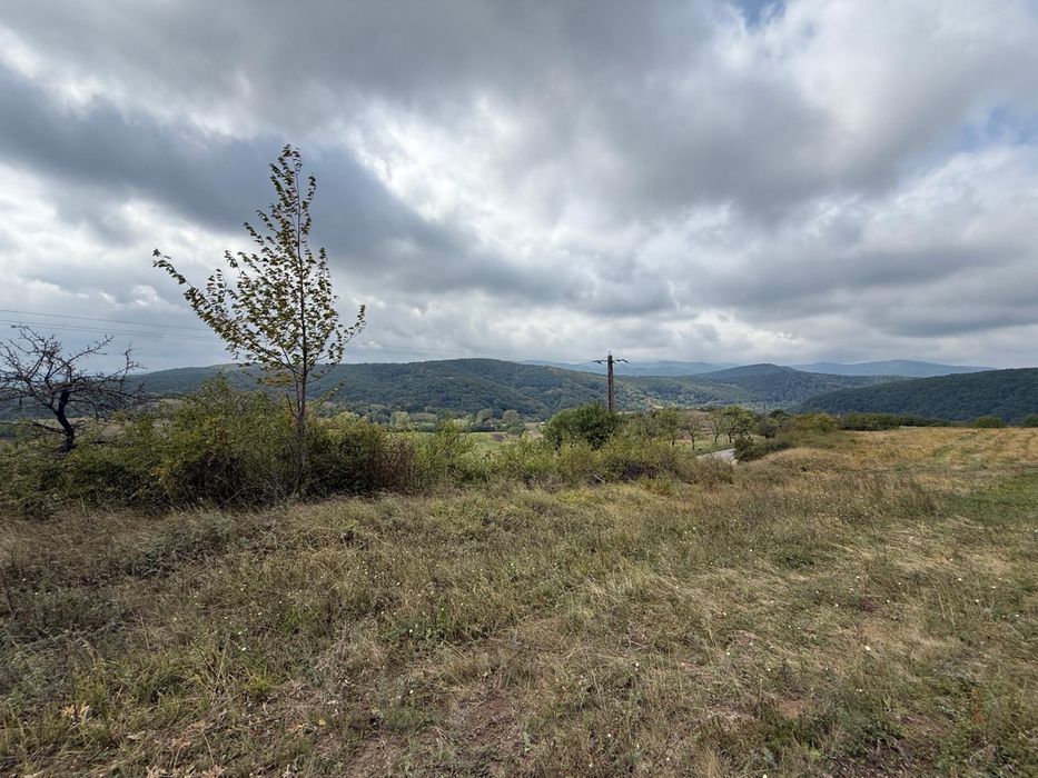 Vand teren intravilan in satul Cozia