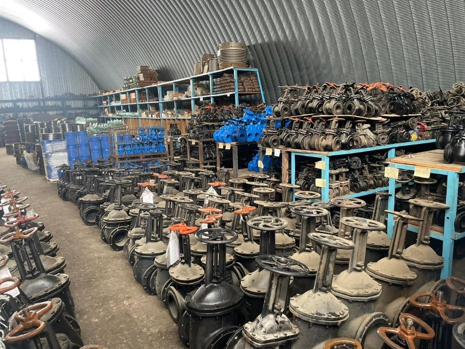 ЗАДВИЖКИ,отводы,фланцы,клапаны,вентили,краны,паронит,болты,гайки