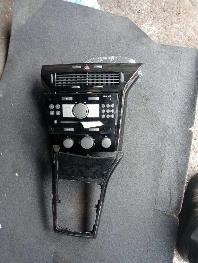 Panou comenzi radio Opel Astra H pe negru