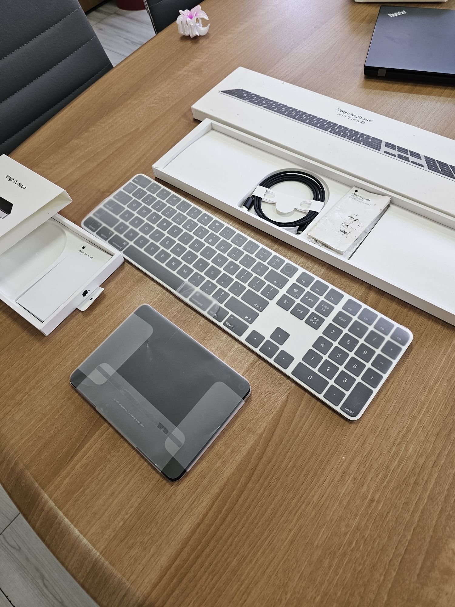 Apple Magic keyboard with Touch ID, Magic Trackpad 2 (можно отдельно)