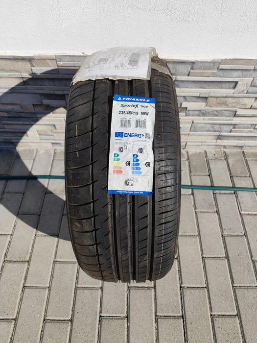 Vând set roti și două cauciucuri noi R19