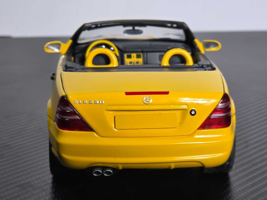 Macheta Auto 1/18 UT Models Mercedes Benz SLK AMG