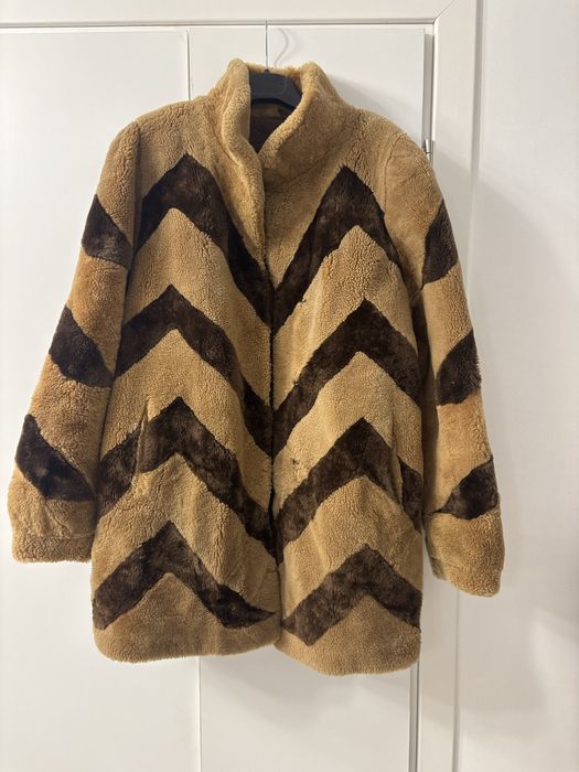 Haina dama din blana de miel