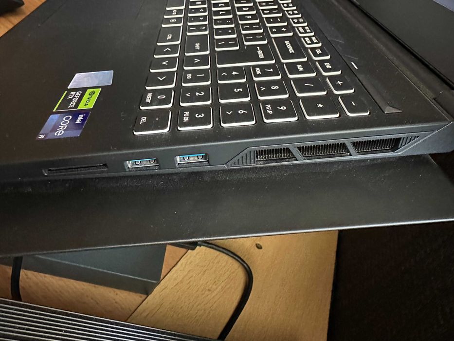 Laptop PC Specialist 16 inch - Работна станция