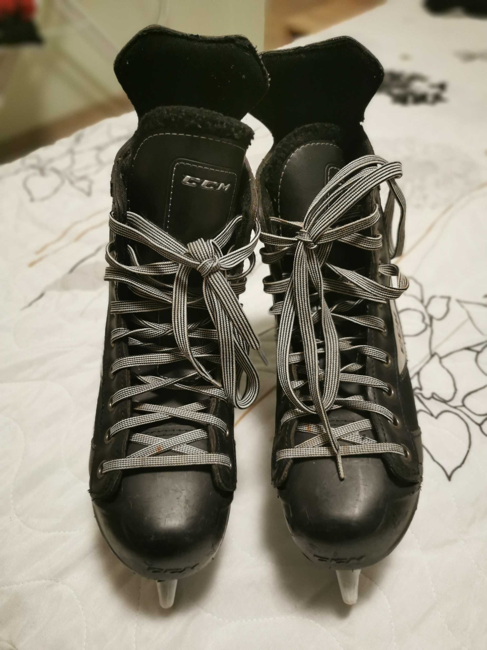 CCM 93 ice skates hockey