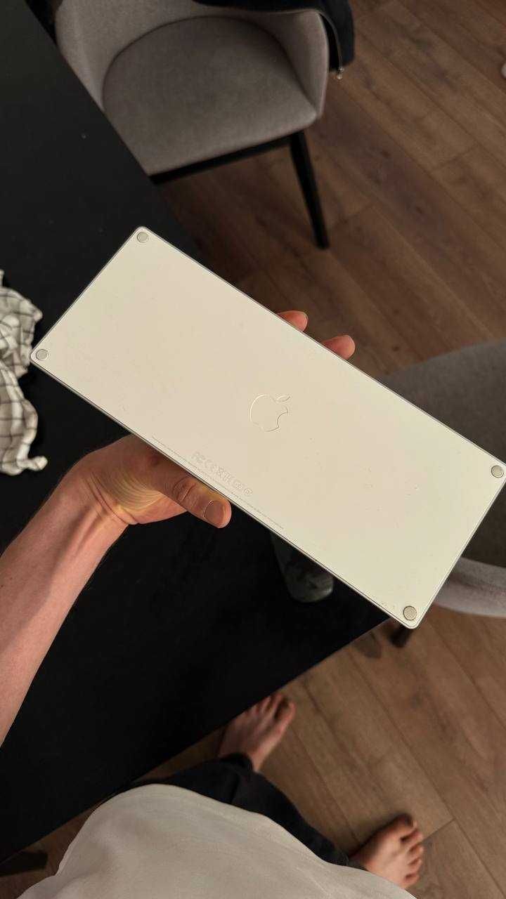 Apple keyboard (клавиатура с английской раскладкой)