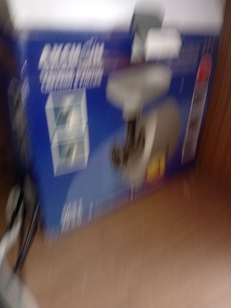 Продам электрическую мясорубку