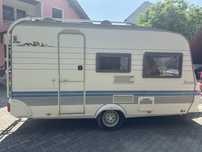 Rulotă Hobby De Luxe Easy 2003 – 4 locuri, panouri solare, cort nou