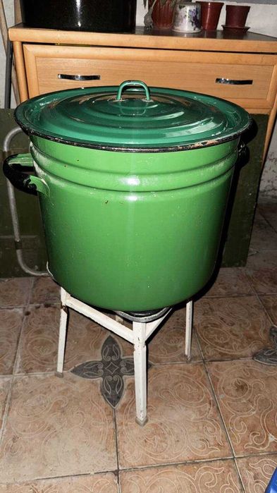 Продаю эмалированную б/у кастрюлю