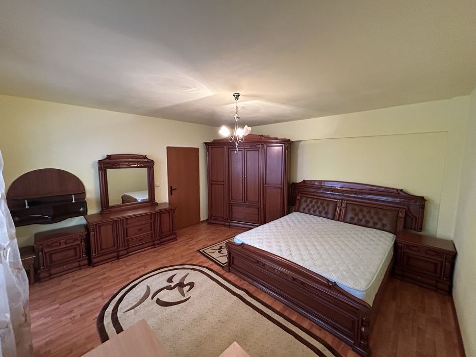 Apartament cu o cameră de închiriat.