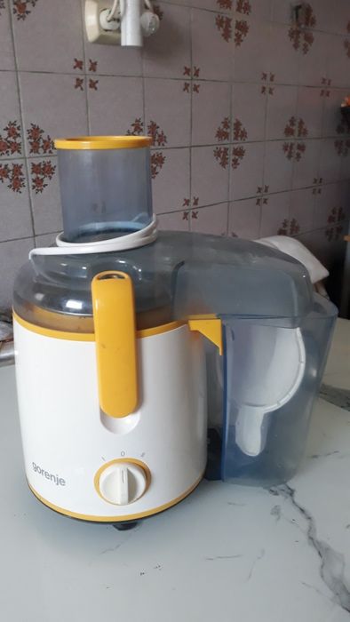 Storcator de fructe gorenje ,bonus o friteuza cu ulei