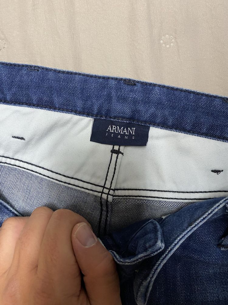 Продавам маркови дънки Armani