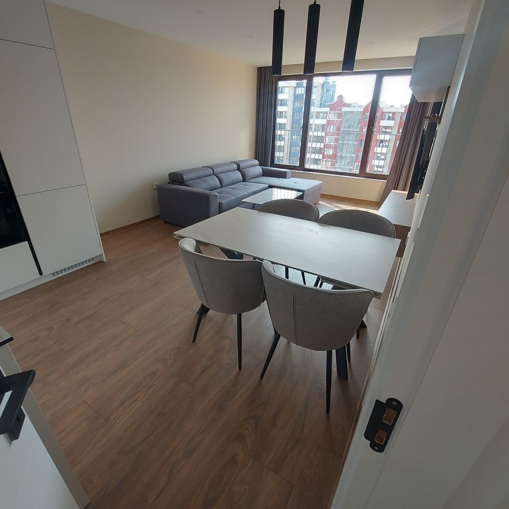Дава се под наем Тристаен апартамент в Варна, Автогара - 93 кв.м за 816 € - Снимка #2