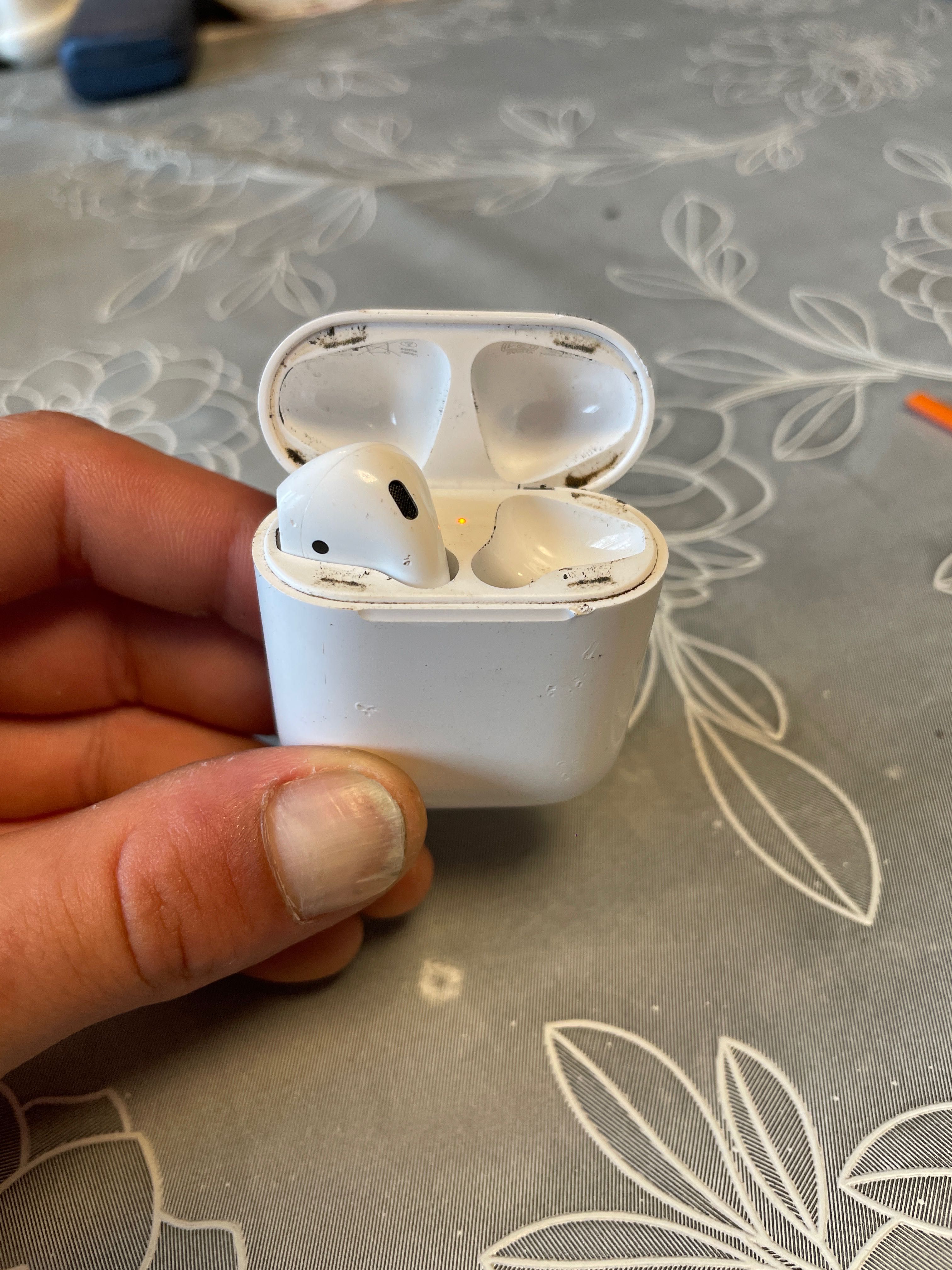 Слушалки AirPods 2 поколение