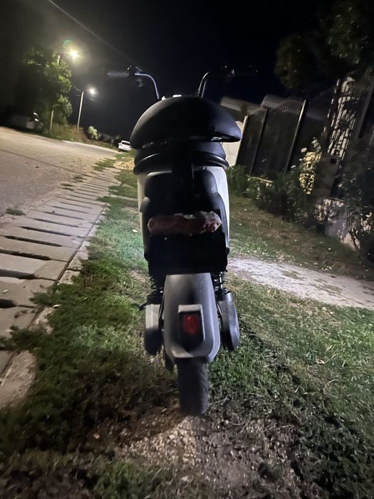 Vand scuter electric
