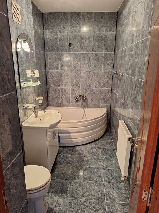 Vand apartament cu 1 camere si 2 garaje