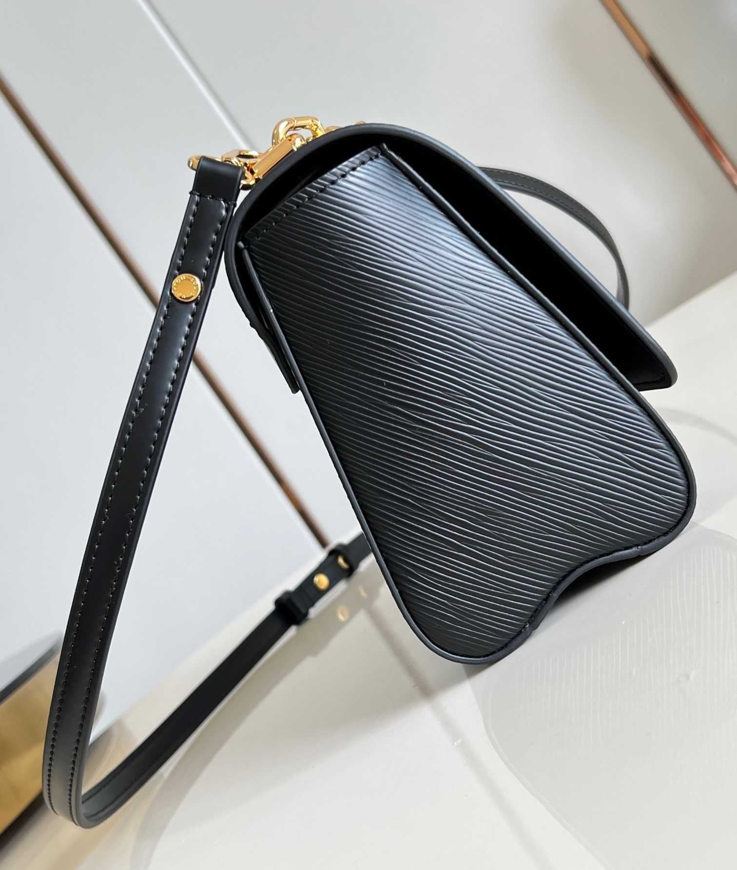 Geanta LV Louis Vuitton Twist 23 cm, Premium