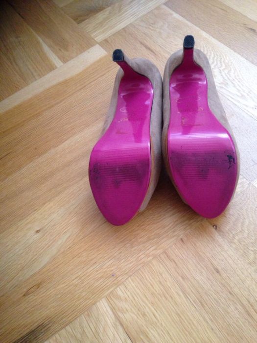 Дамски обувки на висок ток