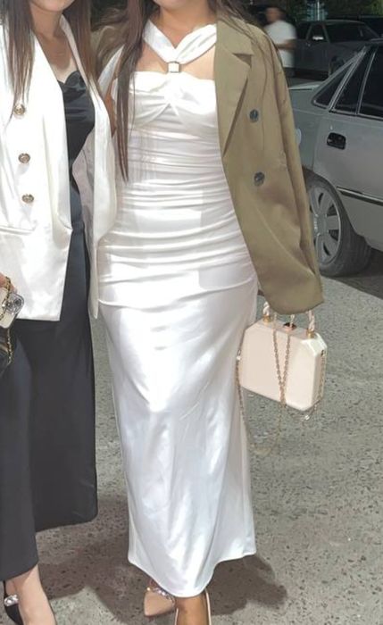 Стильное длинное платье в идеальном состоянии