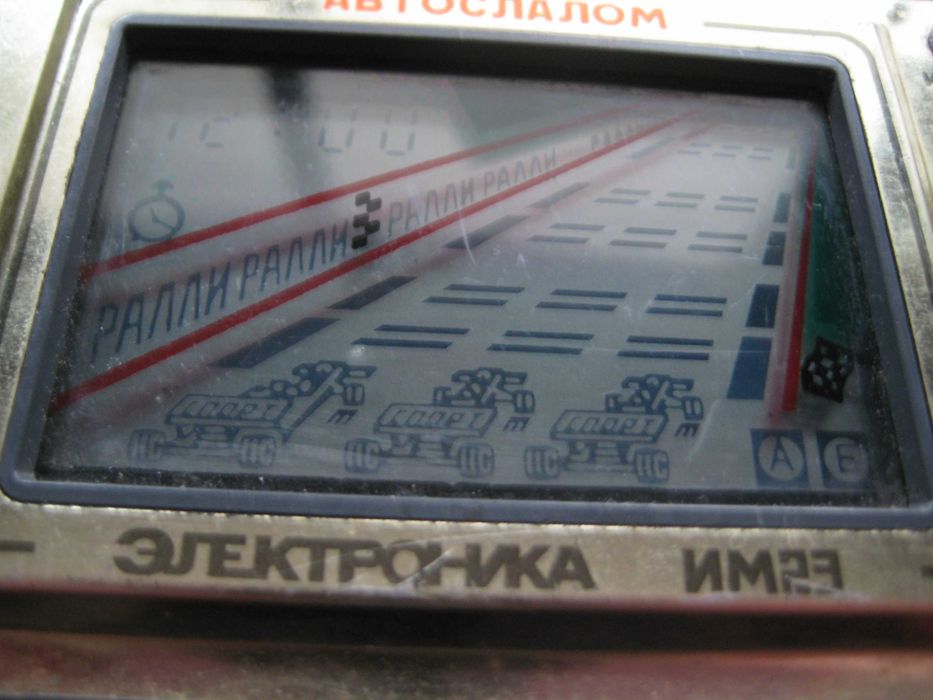Продавам руска електронна ретро игра автослалом електроника ИМ23 1992г