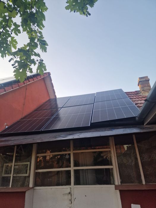 Casa la tara de vanzare