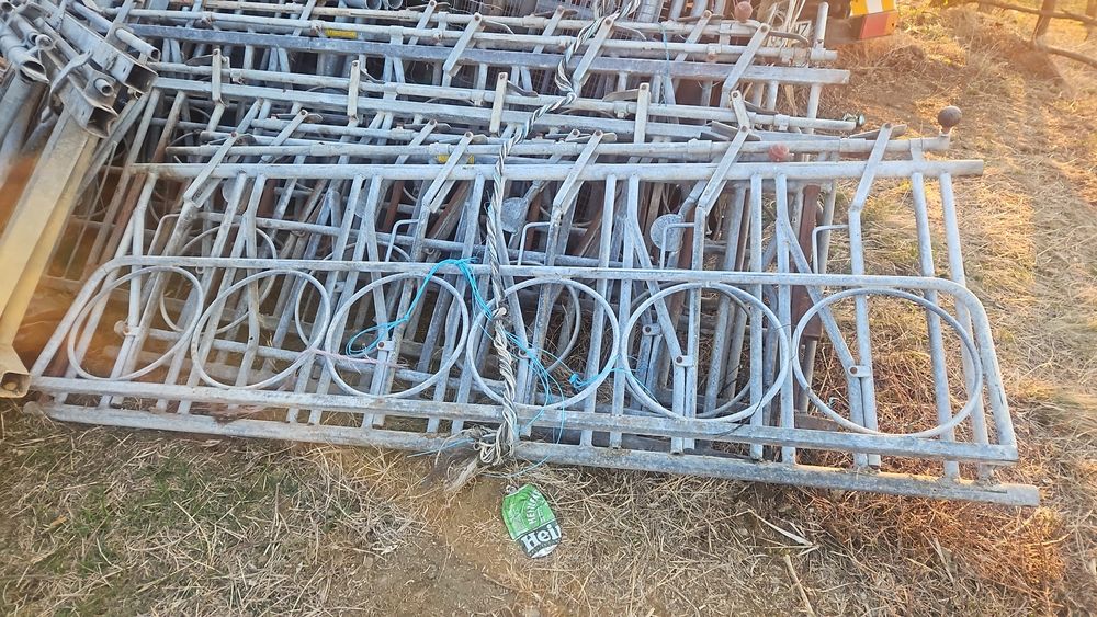 Porți, Front de furajare cu autoblocare. Stand contentie, Bariere. Cus