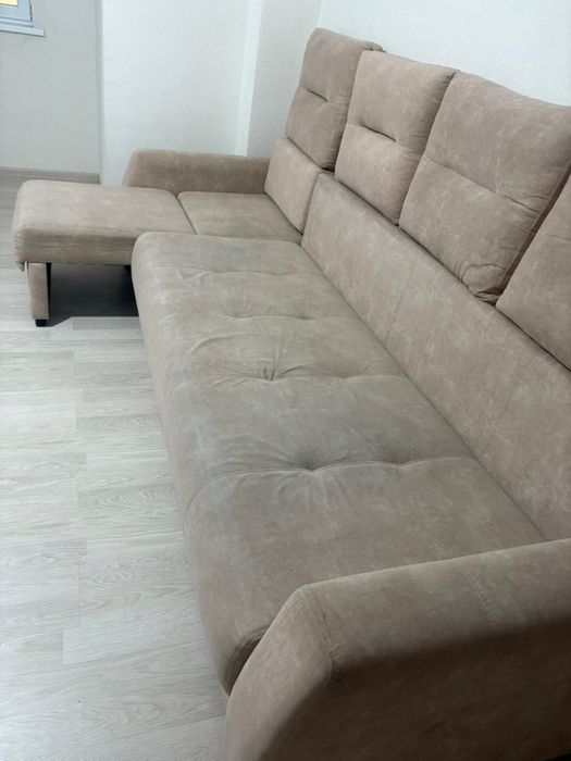 Продам срочно диван! К нему бесплатно шкаф в прихожую