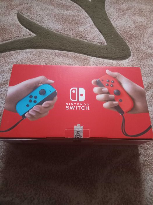 Consola nintendo switch  cu un joc gratis