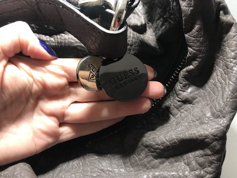 Оригинална чанта Guess