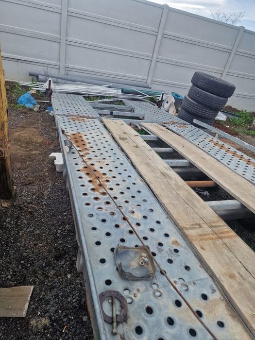 Vind platformă auto inmatriculată