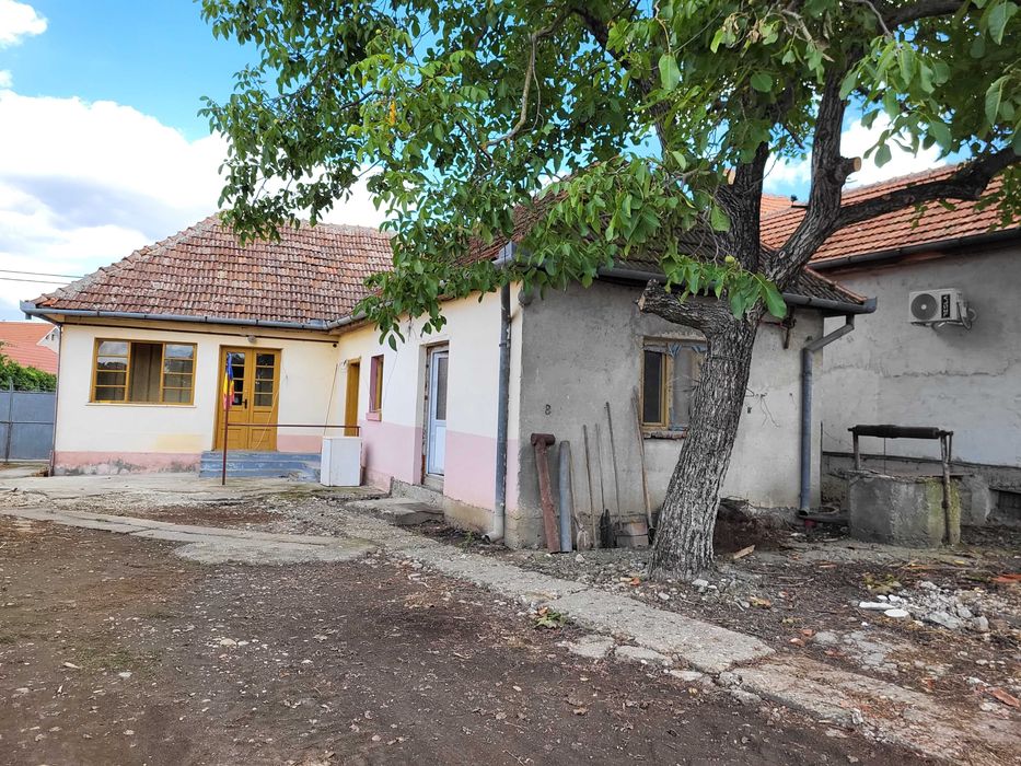 Casă de vânzare   4 camere