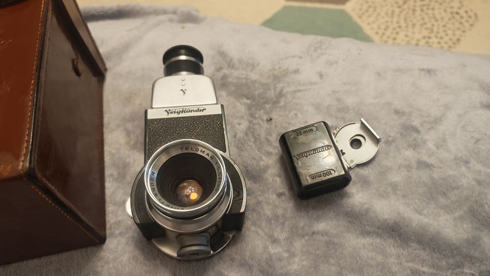 Set Voigtländer Telomar 100mm f/5.5 Reflex + vizor Turnit 35/100 mm,