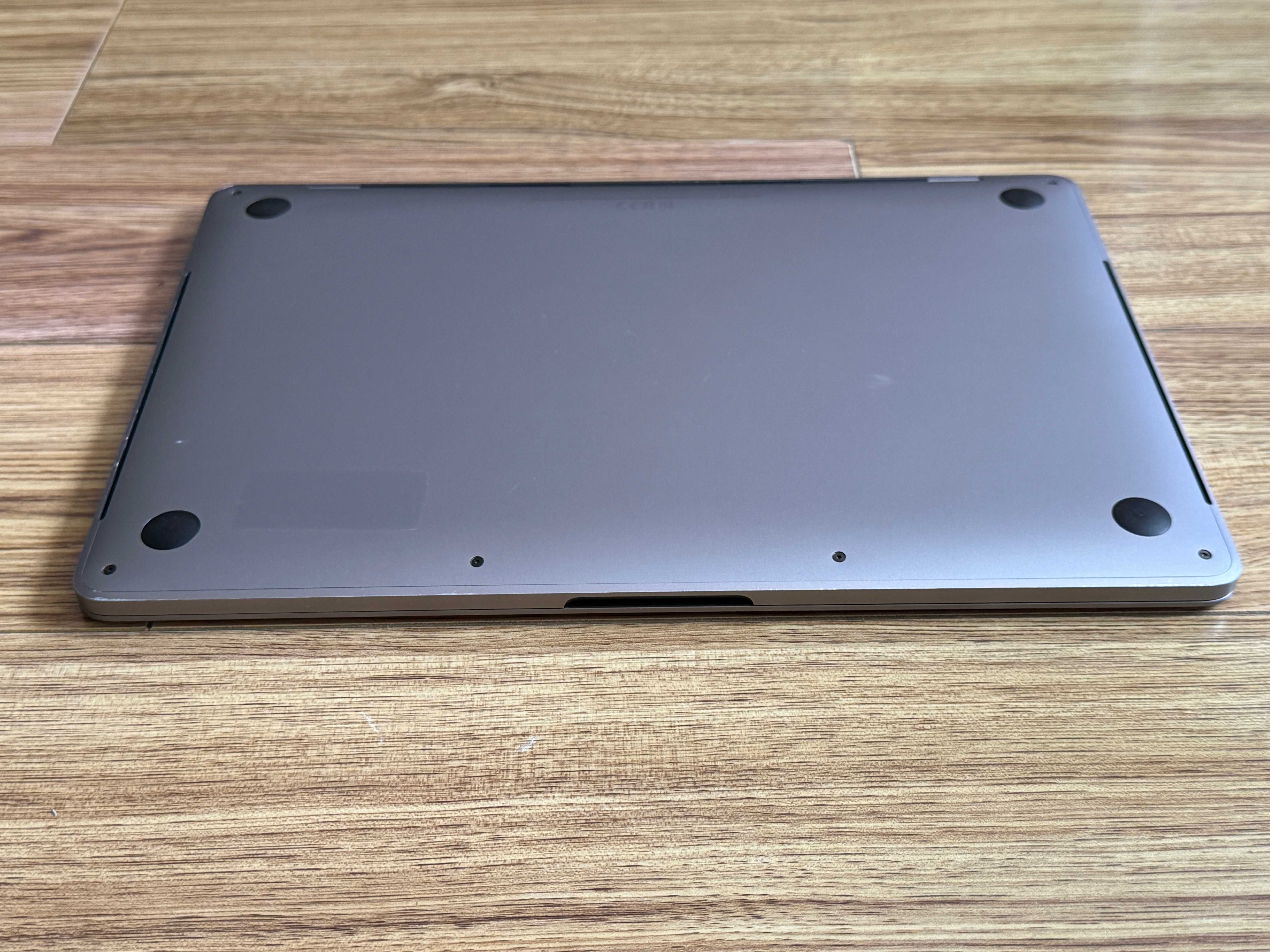 MacBook Pro 13 2019 4TB3`Core i7-8569U/16GB RAM/512GB SSD/Бат 7ч