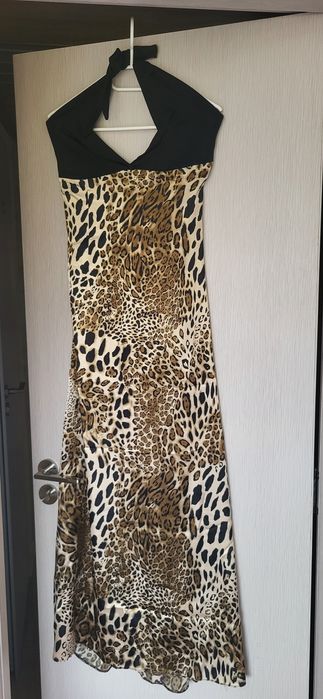 Стилна и красива стенен рокля